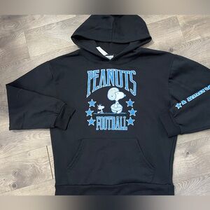 Peanuts Football Pullover Hoodie Size Medium New Relaxed fit